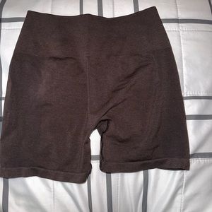 alphalete amplify shorts - chocolate